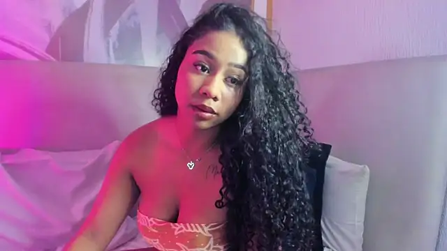 Sofi_Fox_ Adlı Modelin Canlı XXX Sohbeti