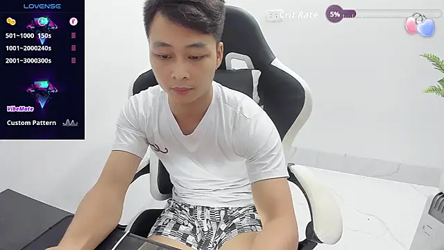 Naughty___asian 在線直播表演