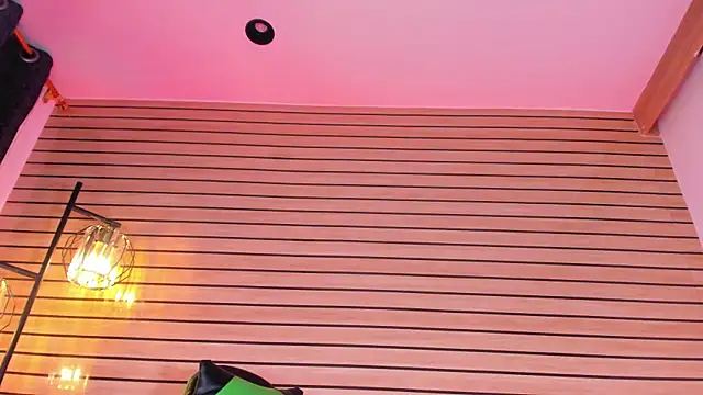 SweetLittleQueenBat's Webcam Show