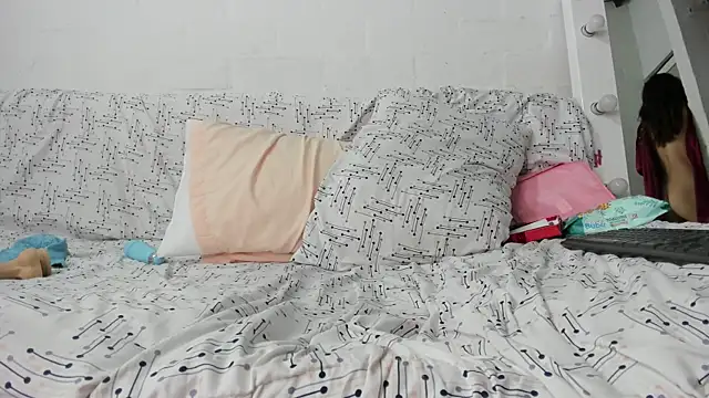 Chatroom XXX en direct de skinnyandcute