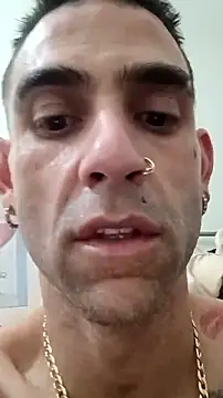 alphacloudGod: διαδικτυακό σόου στην κάμερα