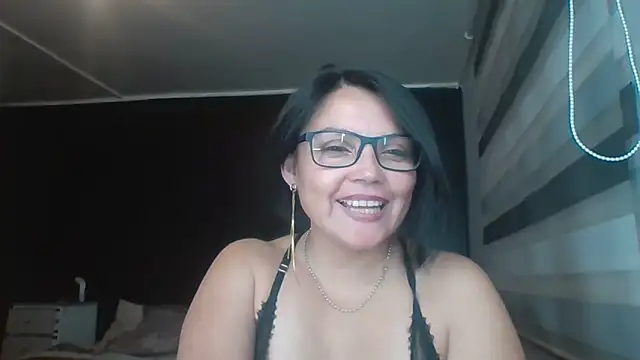 SHAMELESSLY_HOT's Live XXX Chat