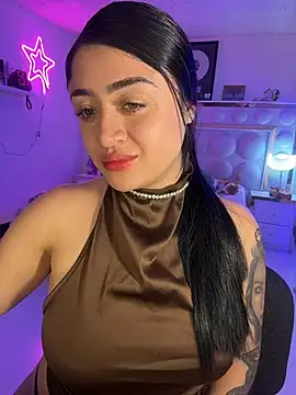 lucianaroy Adlı Modelin Canlı XXX Sohbeti