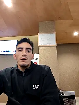 TommyMomentum Show in webcam