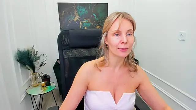 XXX chat uživo modela Sinty_Devis