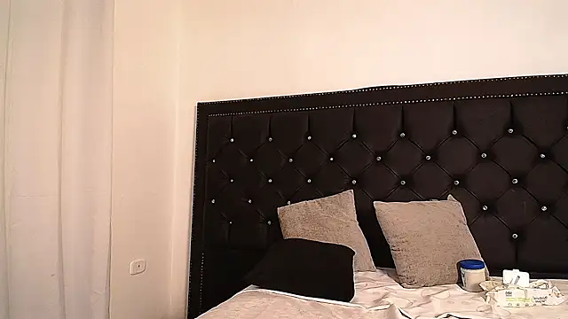 SabrinaVantress' Live XXX Chat