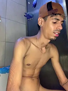 alexx_23cm: διαδικτυακό σόου στην κάμερα