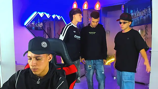 Houseofwarrios Adlı Modelin Canlı XXX Sohbeti