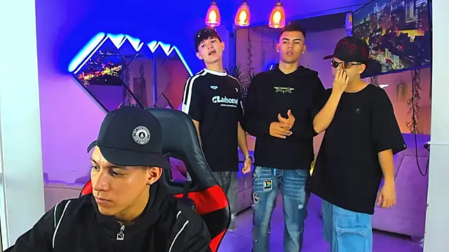 Pokazy przed kamerką – Houseofwarrios