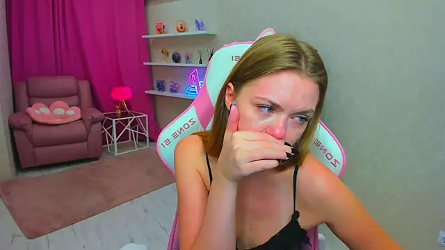 Strawberrye Chat XXX live