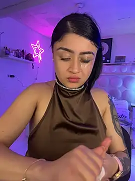 XXX chat uživo modela lucianaroy