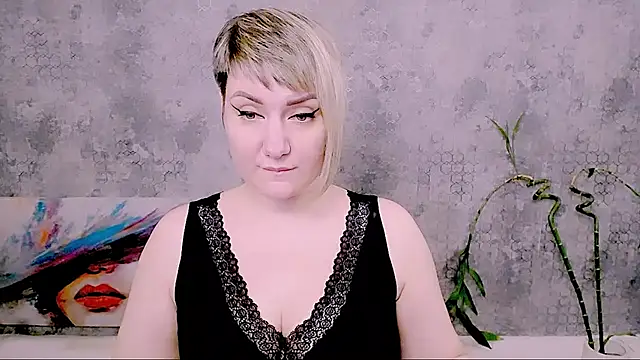 DjulliaのライブXXXチャット