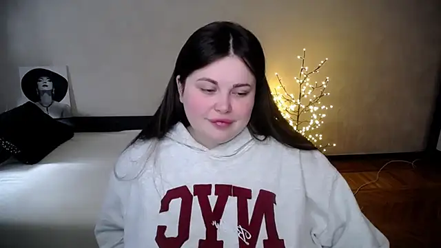 Emily_Mo: онлайн-секс-чат