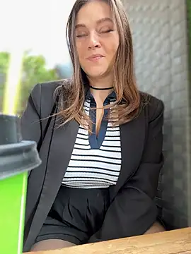 CrazyTori Live XXX Chat