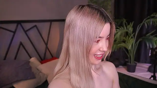 LindaThackerのライブXXXチャット