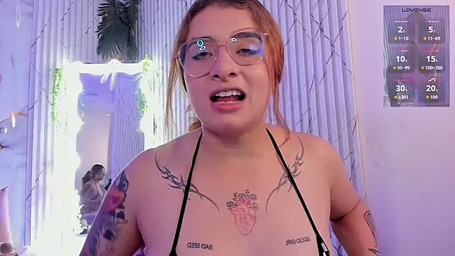 Naomy_tay1のライブXXXチャット