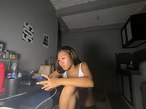 PinayLina18のライブXXXチャット