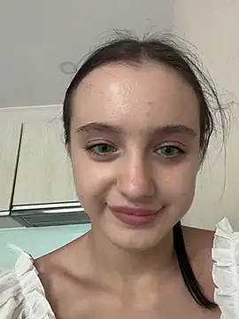 MiaTeeのライブXXXチャット