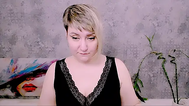 DjulliaのライブXXXチャット