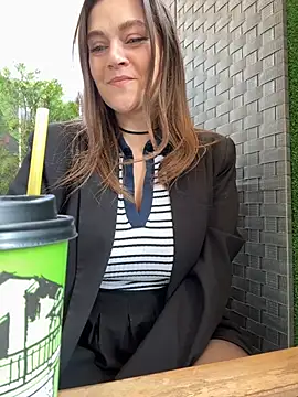 CrazyToriのライブXXXチャット