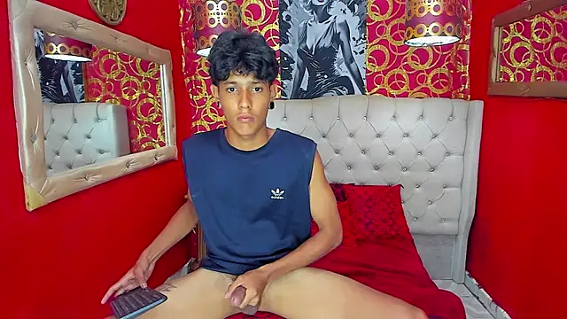 Show de straightyoungpein na webcam