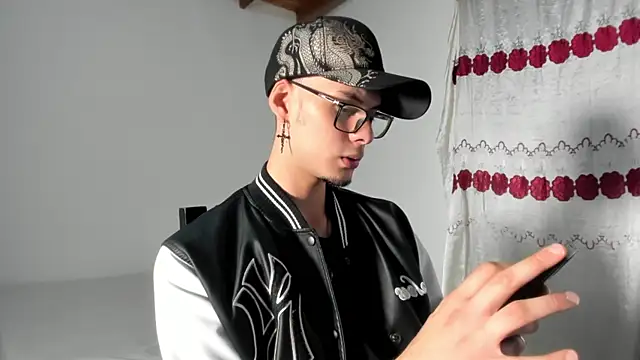 Show de Vlad__night na webcam