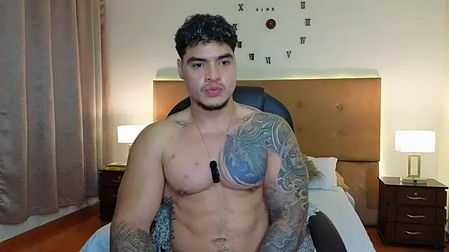 Show modela Steven_Velez na web-kameri