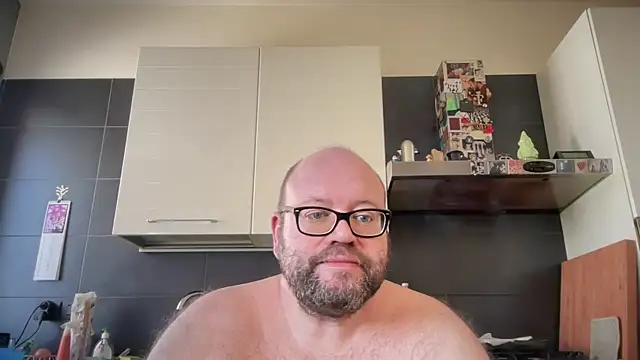 theitalianbear Adlı Modelin Canlı XXX Sohbeti