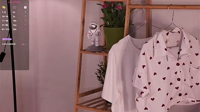 Pokazy przed kamerką – CherlyGuss