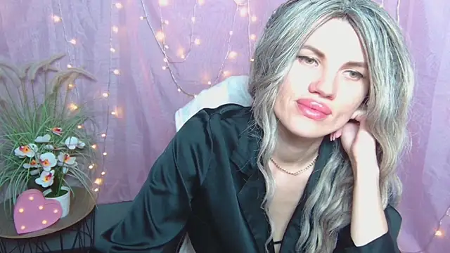 دردشة MilaLoona الجنسية المباشرة