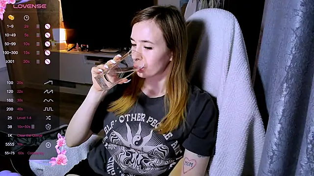 ZoyaMill: онлайн-секс-чат