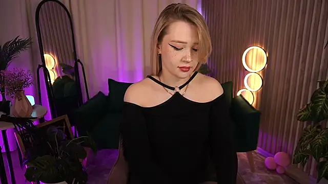 LauraWifeness' Live XXX Chat