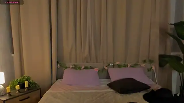 دردشة LeticiaRomano الجنسية المباشرة