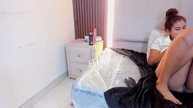 MilaDivineのライブXXXチャット