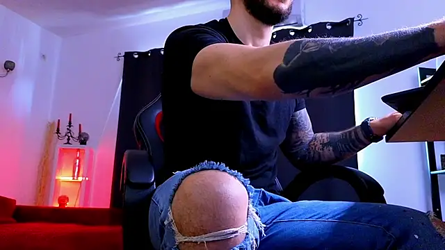 MightyAaron66 élő XXX-chatje