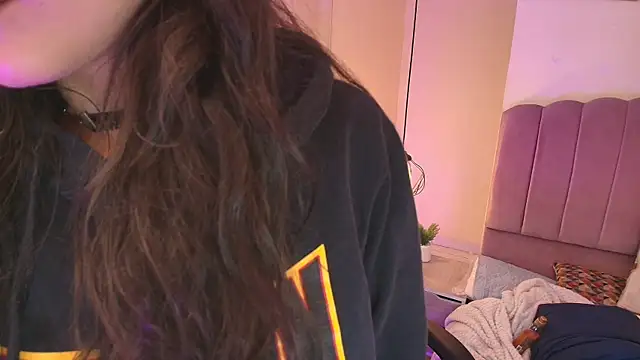 Hanabie_ লাইভ XXX চ্যাট