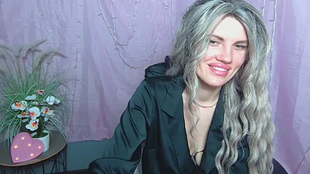 MilaLoona's Live XXX Chat