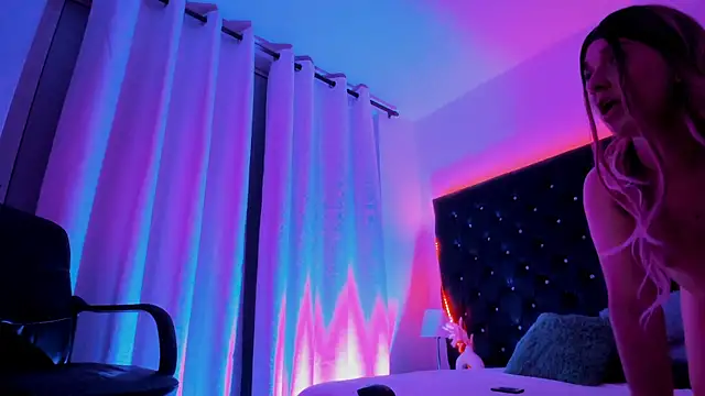 BellaRoge élő XXX-chatje