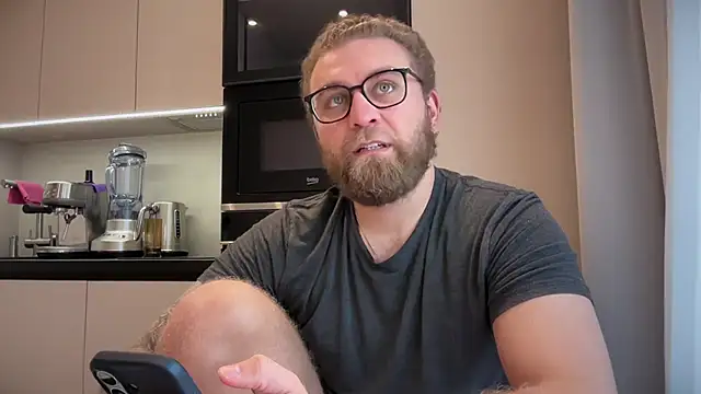 Show modela Bear_bear_ na web-kameri