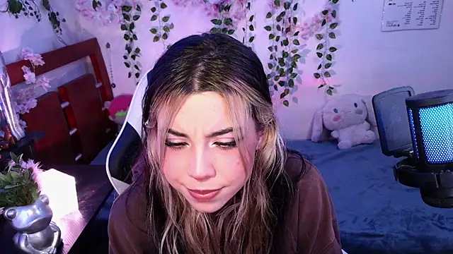 Kittyuwu_ 라이브 XXX 채팅