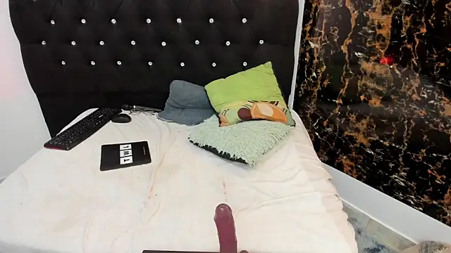 _1Noah_'s Live XXX Chat