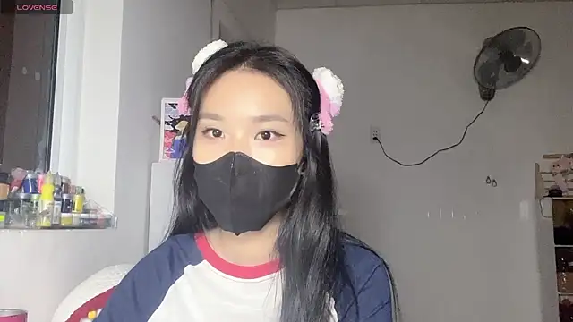 Tieu-May Live XXX-chat