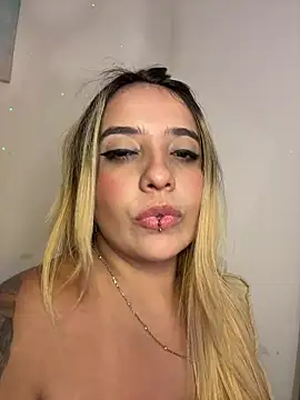 _Ninasanz 即時 XXX 聊天