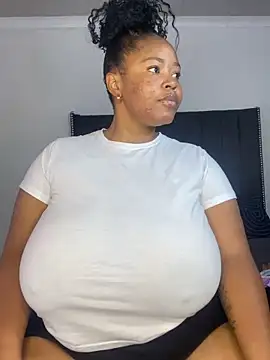 LunaCovennのウェブカメラ  ショー