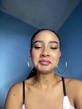 Aurora_fantasyPink's Webcam Show