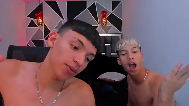 Juan_Nd_Steven's Live XXX Chat