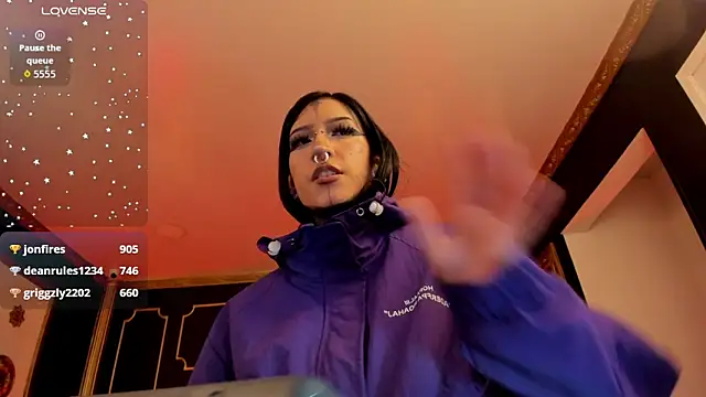 Kat_VonDe Adlı Modelin Canlı XXX Sohbeti