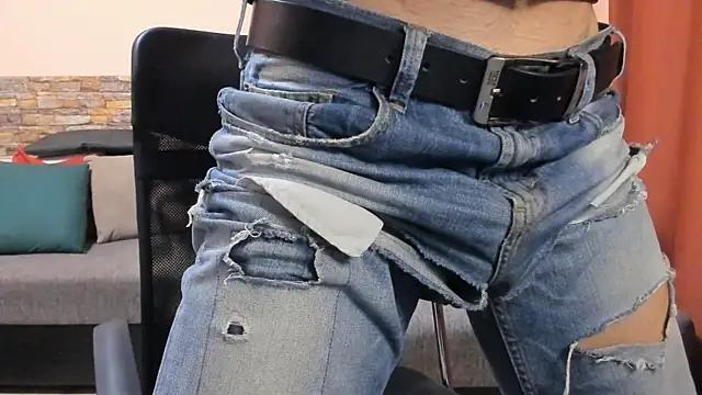 HotHunkTrainer Live XXX Chat