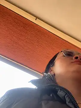 Anni_Rose: διαδικτυακό σόου στην κάμερα