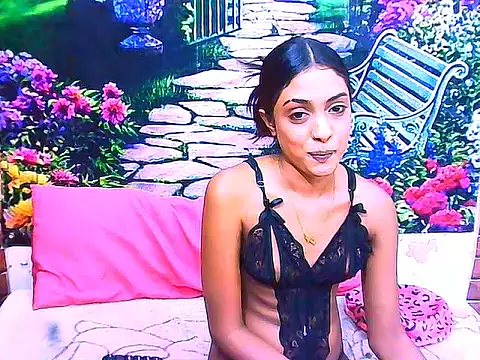 IndianPretty14u2Luv's Live XXX Chat